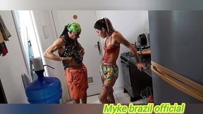 minha amiga bea veio a minha casa para fazer o almoco, ela ficou me provocando usando um short curtinho, nao resisti e comi o cuzinho apertado com forca- completo no red e no sheer