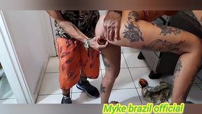 minha amiga bea veio a minha casa para fazer o almoco, ela ficou me provocando usando um short curtinho, nao resisti e comi o cuzinho apertado com forca- completo no red e no sheer