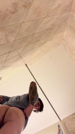 Wet ass shaking twerking squirting in the shower