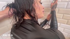Naughty Shower with Bellucci