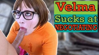 Velma từ Scooby Doo Cosplayer Deepthroats con gà trống và nhận được Cumshot trên kính của cô ấy POV