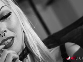 Robin Coffins in claxxxic ebony and white tease clip