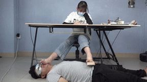 Xiaoxian, the goddess, steps on the teacher's feet with her beautiful feet in flip-flops, stepping on his dick!