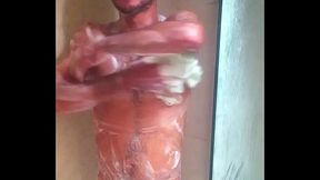 MASTURBANDOSE EN LA DUCHA