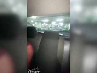 Jugamos con Lovense en el patio de comida