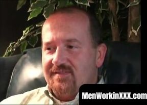 MenWorkinXXX.com - Chubby guy masturbates and shoots big load on a dinner plate solo