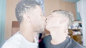 HOT AND DEEP KISSES BETWEEN A HOT INTERRACIAL COUPLE - BY JHONY MURRAY AND WALLIF TURNER - CLIP 3