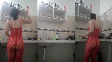 I run into my Colombian stepmom in the kitchen and can't help but stare at her big butt in lingerie while her husband is at work