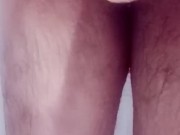 Pequeño dildo para un gran trasero