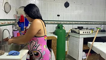 Melissasexhot - update #28 -mi primo se esta quedando en casa y le ofrezco agua pero esta muy caliente y le follo su co&ntilde_o - Nov 27, 2024