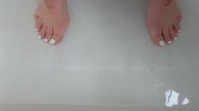 White Toes, Hairy Pussy & Pee Splash