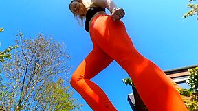 Giantess Maria - Zertritt Ein Ganzes Dorf