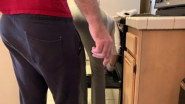 Stepmom is horny and stuck in the oven - Erin Electra
