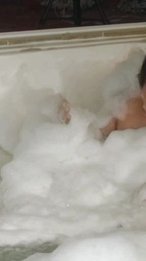 COMPLETE 4K MOVIE PEEPING ON NEIGHBORS BATHING WITH ADAMANDEVE AND LUPO   Clip 3