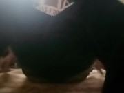 Mí amiga me presta una falda y no puede evitar grabar esto 🥵😁