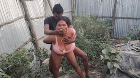 Indian desi wife ki doggy style mein chudai ki