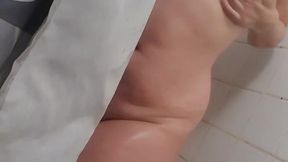 qui me rejoins prendre ma douche?j ai besoin qu on me frotte le dos et ...
