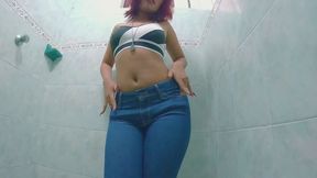 Latina’s Levi’s 711 Drench: Wet Jeans Tease