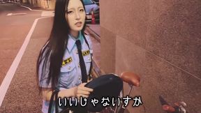 婦警お漏らし!?不審者に説教中、ガマン限界を超えてしまう女警察官ドラマ ｜おしがま,素人,日本人,無修正,おもらし,おしっこ,尿,野外,個撮,コスプレ,警察,美脚,手コキ,射精,フェラ失禁ぶっかけ顔射