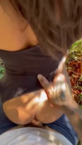 💪 Appuntamento TINDER con una 18enne la porto a fare un giro in moto e la scopo nel bosco