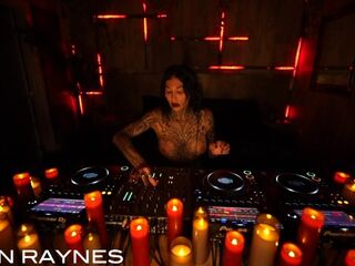TECHNO AND TITTIES