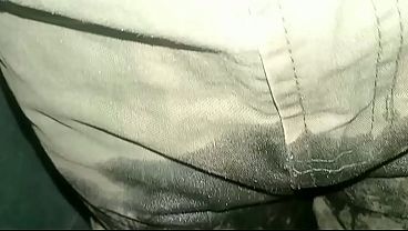 Pantalones orinados con pa&ntilde_al de tela