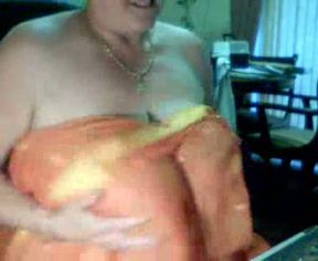 Big chunky mature lady on the webcam showed me her tits