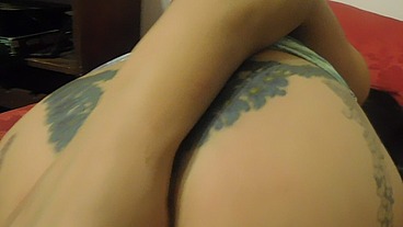 FELIZ CUMPLE , UN GANCIA Y UN BESO