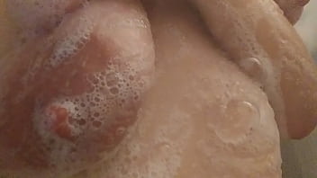 Faee&#039_s Shower play