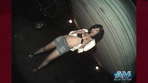 trans gata belissima se deixa filmar desfilando e mostrando tudo nas ruas da madrugada de sao paulo-sabrina rios