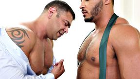 Mesmerized hunk fucks IR bottom after chatting