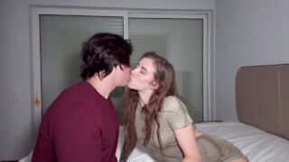 Un armăsar amator tatuat i-a dat o lovitură în cur lui Eden Ivy și i-a făcut o creampie anală urâtă