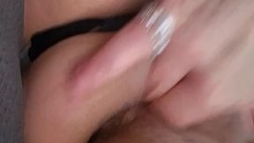 ma petite chatte mature et humide que je doigte et caresse en pov