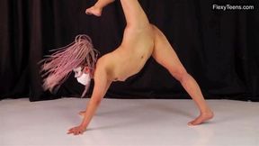 Lola Kauchuk perfect body sporty girl