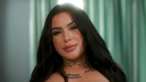 Pretty & Raw Voluptuous Diamond Franco Displays Her Big Tits, Round Ass&#x1F351;, and Shaven Vagina&#x1F32E;&#xFE0F;