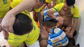 yuri gaucho - surucopa - gangbang no ritmo da copa - jogadores dotados entrando com bola e tudo!