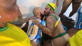 yuri gaucho - surucopa - gangbang no ritmo da copa - jogadores dotados entrando com bola e tudo!