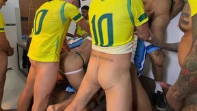 yuri gaucho - surucopa - gangbang no ritmo da copa - jogadores dotados entrando com bola e tudo!