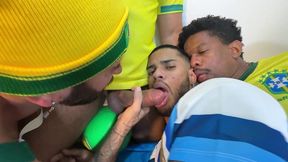 yuri gaucho - surucopa - gangbang no ritmo da copa - jogadores dotados entrando com bola e tudo!
