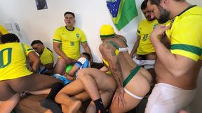 yuri gaucho - surucopa - gangbang no ritmo da copa - jogadores dotados entrando com bola e tudo!