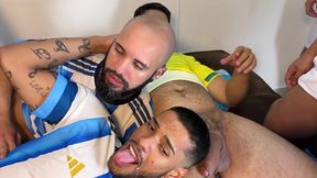 yuri gaucho - surucopa - gangbang no ritmo da copa - jogadores dotados entrando com bola e tudo!