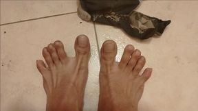 Slow Sock Removal – Close-Up Toes & Barefoot Reveal ?