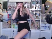 TWITCH STREAMER WORKING OUT IN FRONT OF HORNY VIEWERS (SHYPHOEBE)