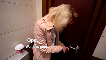 Public Blowjob in Wendis Toilet &amp_ Get Coffe with Cum