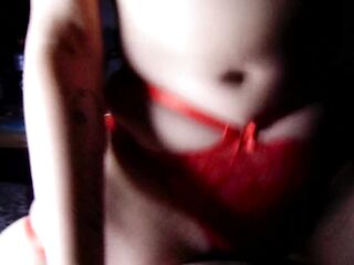 Esta chica squirt me cabalga arriba y moja la camara