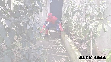 Homem Aranha se depara com duas taradas Gostosas . Paty Bumbum . E . Melissa Devassa . E meteu a Rola nas Duas