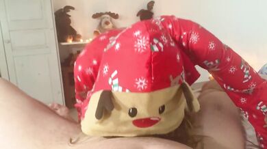 Unwrap the Christmas present and fill it with creampie. Holiday mood with even more sex!