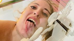 rough ass🍑 fucking on the table, venom evil! wolfwagnercom