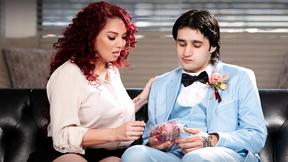 ”Mature stepmommy Kiki Daire takes over stepdaughters prom date”