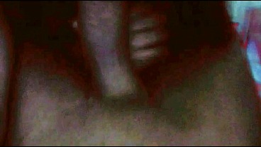 Travesti gostosa aguentando uma piroca se 25 cm e ganhando leite dentro do cuzinho